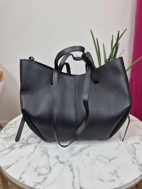 Skórzana torebka z organizerem w kolorze czarnym zdjęcie 1