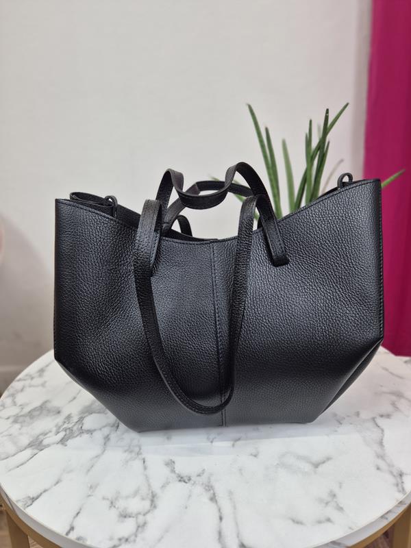 Skórzana torebka z organizerem w kolorze czarnym zdjęcie 3