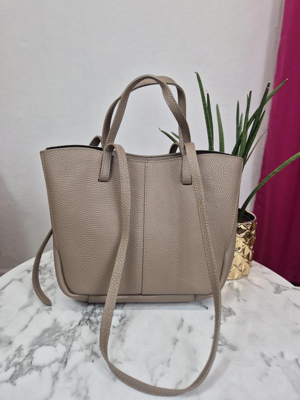 Skórzana torebka w kolorze fango zdjęcie 1