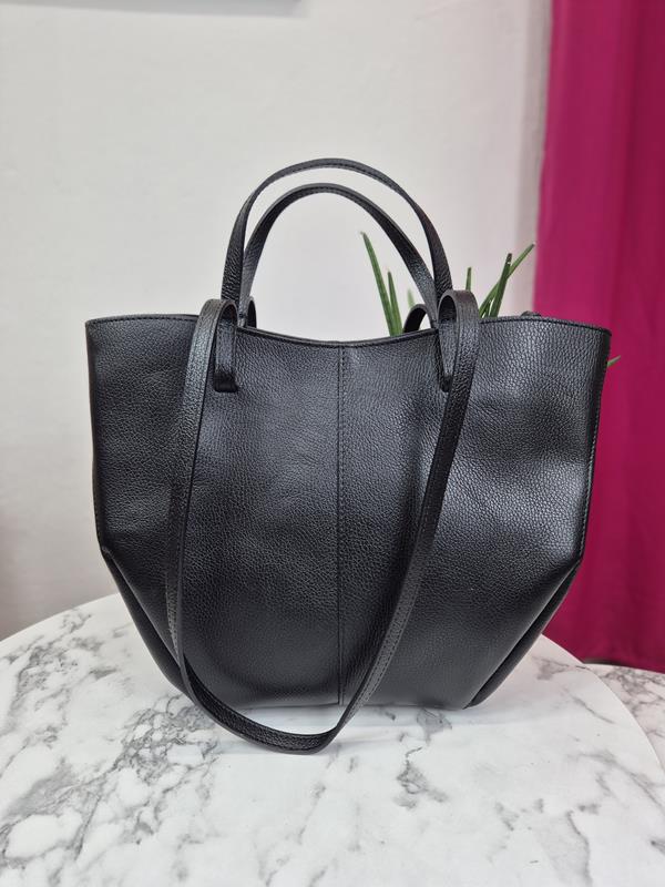 Duża skórzana torebka w kolorze czarnym zdjęcie 1