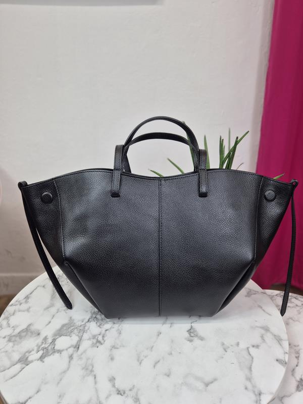 Duża skórzana torebka w kolorze czarnym zdjęcie 4