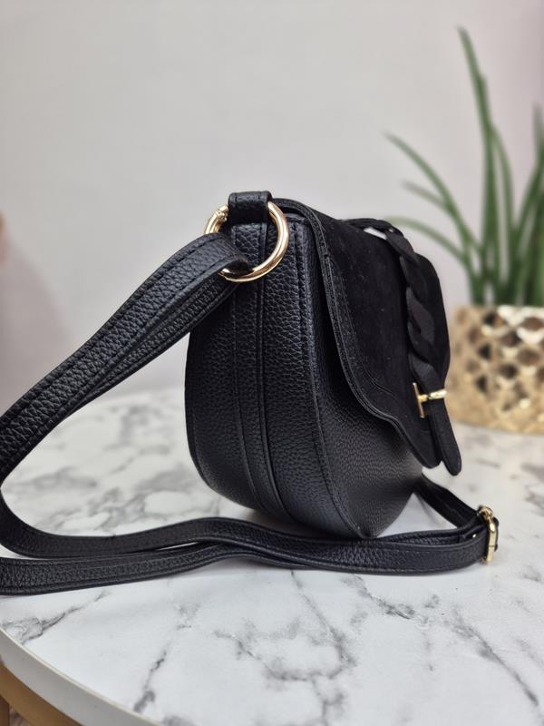 Mała torebka Laura Biaggi z klapką w kolorze czarnym zdjęcie 2