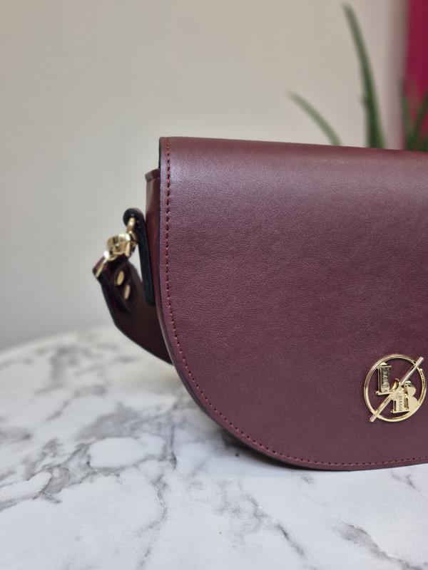 HIT półokrągła torebka Laura Biaggi ekoskóra w kolorze burgundowym w minimalistycznym stylu zdjęcie 2