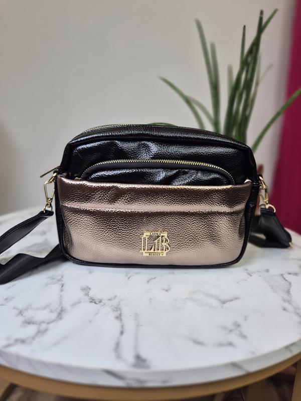 HIT mała torebka Laura Biaggi z kieszonką w kolorze czarnym zdjęcie 1