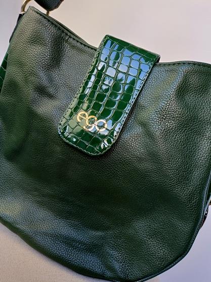 Piękna shopperka EGO butelkowa zieleń z małą wytłoczoną klapką zdjęcie 2