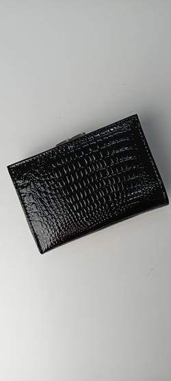 Mały portfel Gregorio czarny z klapką w wężowy  wytłok skóra naturalna zdjęcie 2