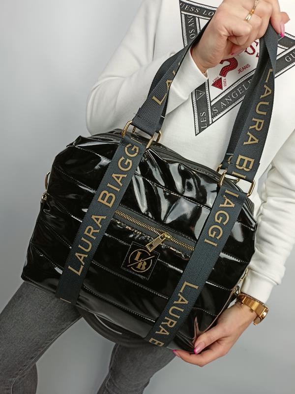 Czarna lakierowana shopperka Laura Biaggi z suwaczkiem i z czarnymi pasami pikowana zdjęcie 1