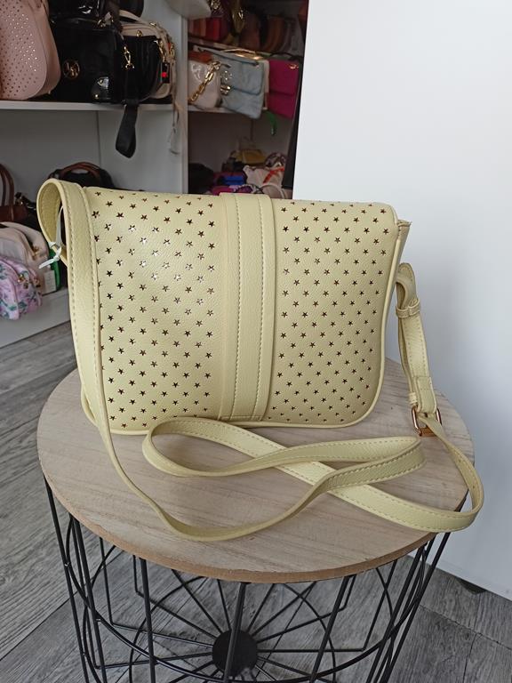 Piękna torebka firmy Lulu w kolorze żółtym