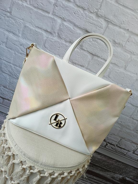 Piękny kuferek Laura Biaggi biały z holograficzno-złotymi elementami zdjęcie 1