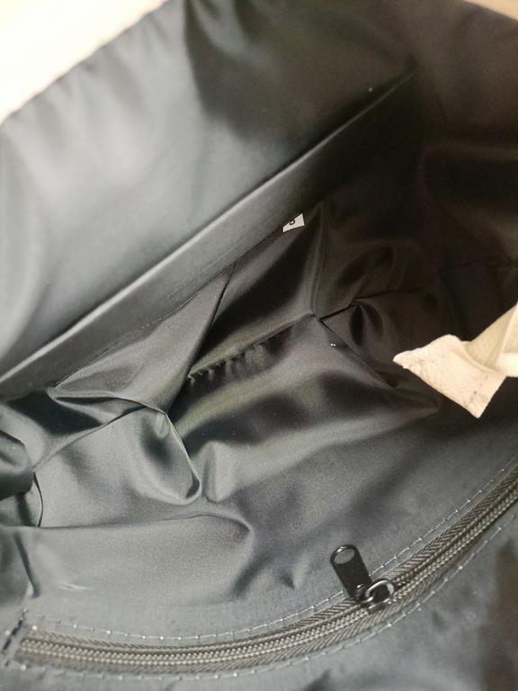 Przepiękna torebka Laura Biaggi beżowa z łańcuszkiem zdjęcie 4