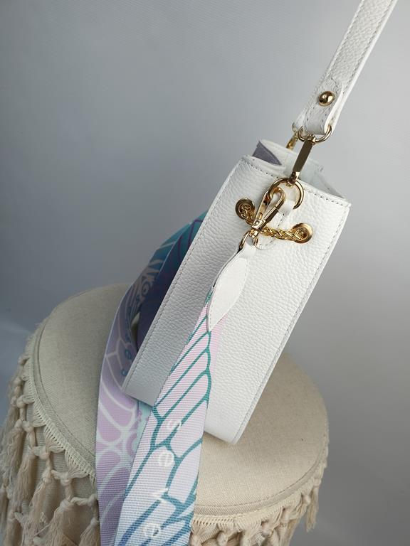 Piękna torebka EGO motylek biały z zamszowym fioletem i z kolorowym paseczkiem skóra naturalna zdjęcie 3