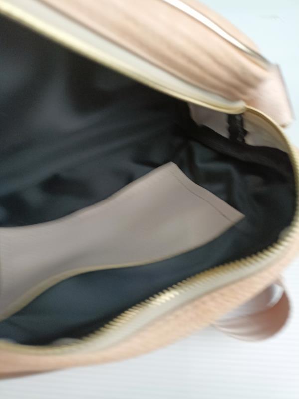 Świetna jednokomorowa torebka Laura Biaggi ciemny ciepły beż ze złotym logo zdjęcie 4