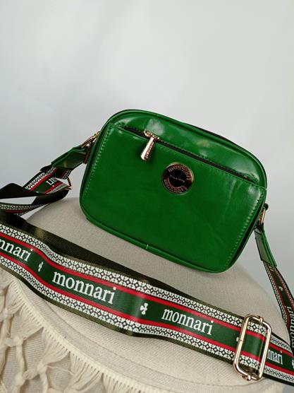 Piękna torebka Monnari zielona jednokomorowa z kieszonką na przodzie i ze sportowym paskiem zdjęcie 2