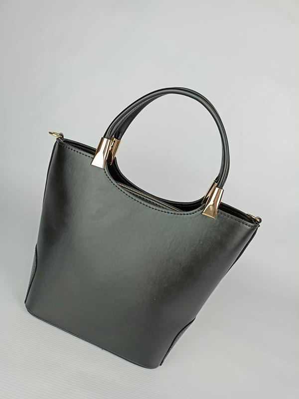 Piękny klasyczny kuferek Laura Biaggi w kolorze czarnym zdjęcie 3