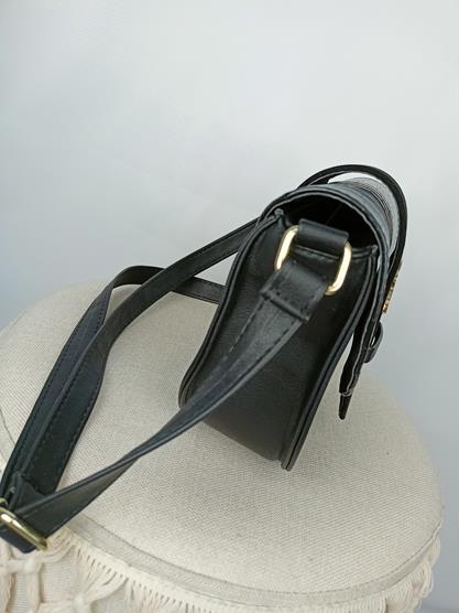 Piękna listonoszka Laura Biaggi czarna z  klapką w wytłok kroko zdjęcie 3