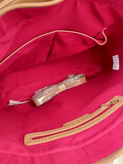 Piękna duża torebka NOBO karmelowa z kieszonką z przodu ze zwierzęcym wytłokiem