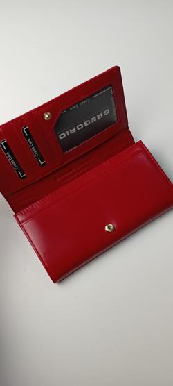 Duży portfel GREGORIO czerwony gładki ze złotym logo skóra naturalna zdjęcie 3