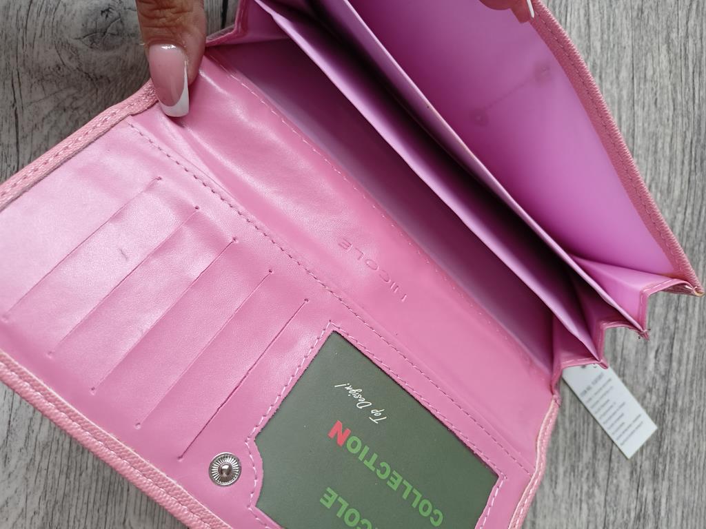 Duży piękny jasny różowy portfel z klapką zapinany na bigiel