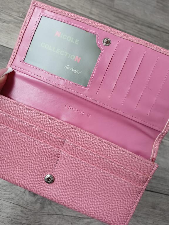 Duży piękny jasny różowy portfel z klapką zapinany na bigiel zdjęcie 4