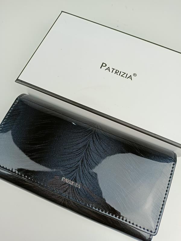 Duży portfel Patrizia cieniowany czarny z klapką i zapięciem na bigiel w środku zdjęcie 3