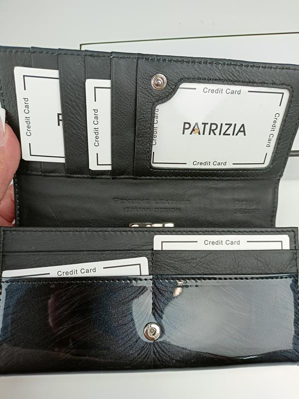 Duży portfel Patrizia cieniowany czarny z klapką i zapięciem na bigiel w środku zdjęcie 4