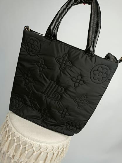 Piękna torebka Laura Biaggi czarna z wyszywanymi wzorami z przodu z pompowanymi uszami zdjęcie 1