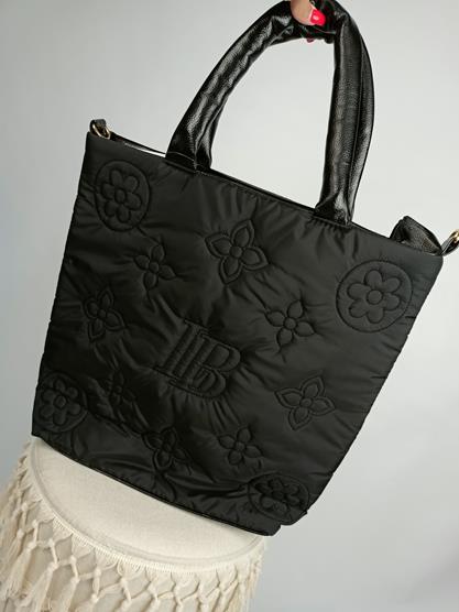 Piękna torebka Laura Biaggi czarna z wyszywanymi wzorami z przodu z pompowanymi uszami zdjęcie 2