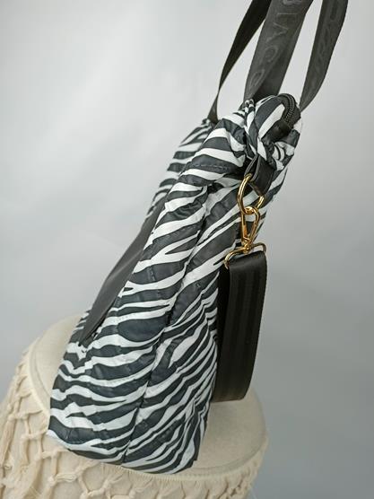 HIT świetna biało-czarna shopperka we wzór zebry Laura Biaggi z czarna kieszonką z przodu zdjęcie 2
