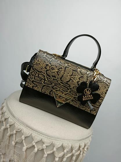 Świetny kuferek Laura Biaggi czarny z klapką w wężowy brązowy print dwie komory
