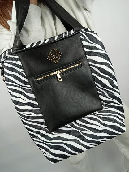 HIT świetna biało-czarna shopperka we wzór zebry Laura Biaggi z czarna kieszonką z przodu zdjęcie 4