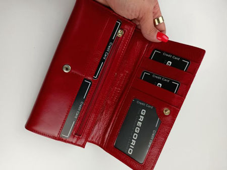 Duży czerwony portfel z klapką GREGORIO gładki z zapięciem na suwak w środku skóra naturalna zdjęcie 3