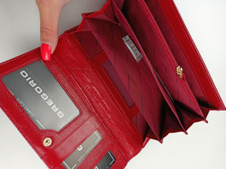 Duży czerwony portfel z klapką GREGORIO gładki z zapięciem na suwak w środku skóra naturalna zdjęcie 4