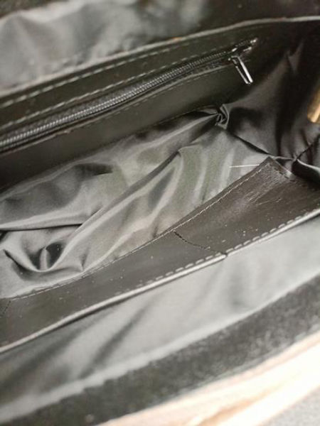 Świetny kuferek Laura Biaggi beż taupe z czarna klapką i z dodatkiem panterki zdjęcie 4