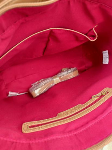 Piękna duża torebka NOBO karmelowa z kieszonką z przodu ze zwierzęcym wytłokiem zdjęcie 4