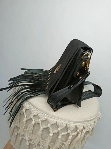 HIT świetna torebka Laura Biaggi czarna z klapką oraz z frędzelkami zdjęcie 2
