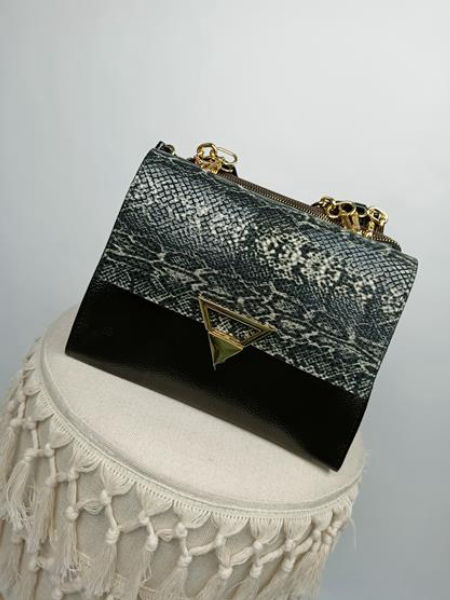 Świetny kuferek Laura Biaggi czarny z klapką w wężowy biało czarny print dwie komory zdjęcie 2