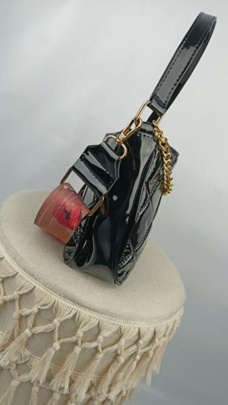 Torebka damska EGO czarna lakierowana pikowana z łańcuszkiem i portmonetką zdjęcie 2