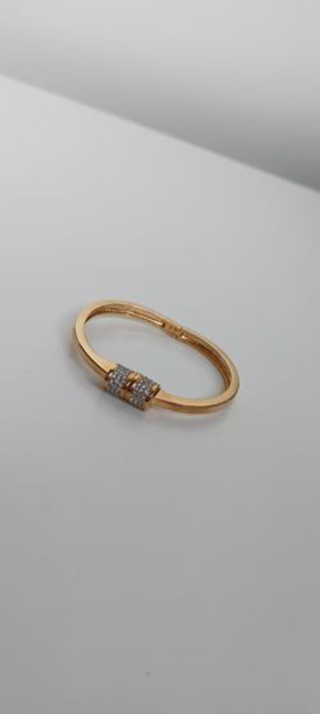 Śliczna złota bransoletka z cyrkoniami zapinana na magnes zdjęcie 2